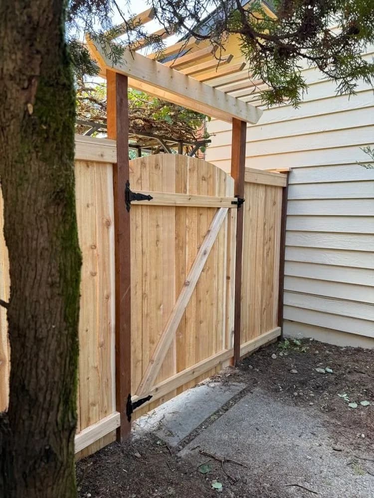 Wood fence project 6 in Pierce County